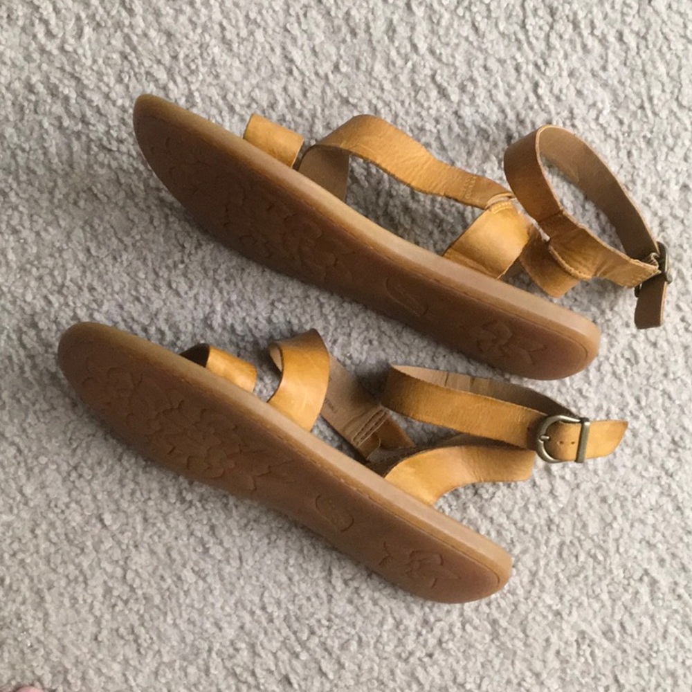BORN/ANKLE STRAP SANDALS IN “SADDLE”